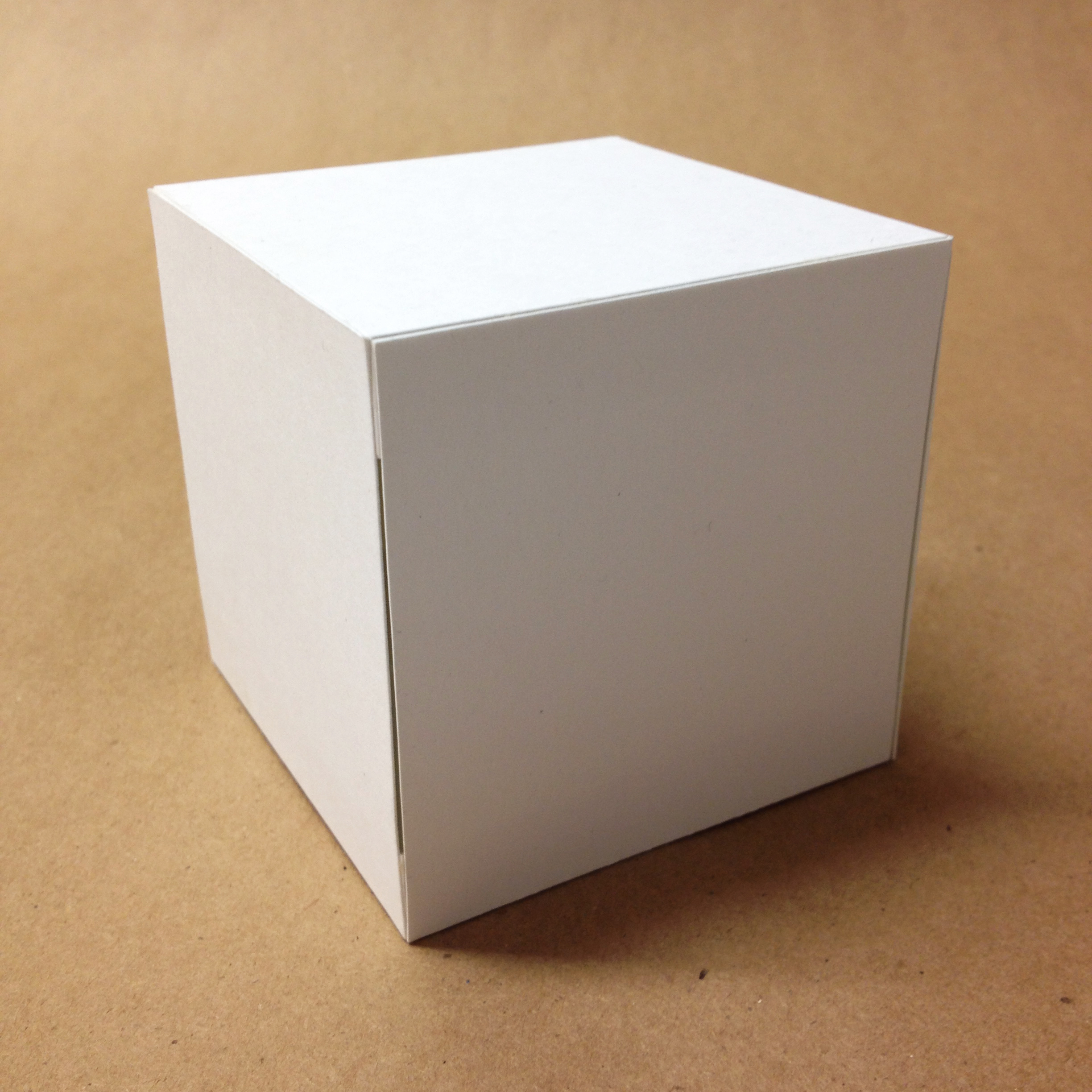 Сделать cube. Куб из бумаги. Куб из картона. Кубы из картона. Объемный куб из картона.